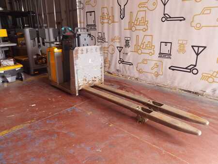 Horizontale orderpickers 2017  Jungheinrich ECE225HP (6)