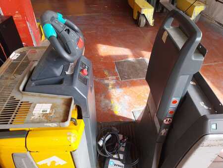 Horizontale orderpickers 2017  Jungheinrich ECE225HP (2)