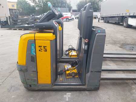 Horizontale orderpickers 2017  Jungheinrich ECE225HP (1)