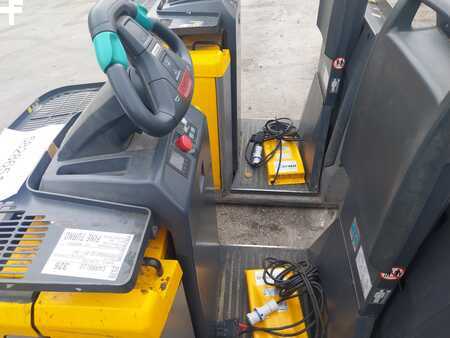 Horizontale orderpickers 2017  Jungheinrich ECE225HP (2)