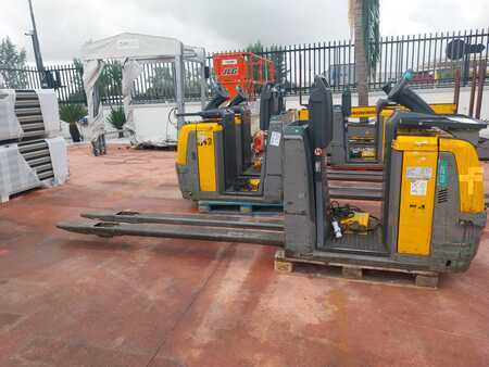 Horizontale orderpickers 2017  Jungheinrich ECE225HP (1)