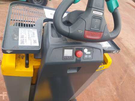 Horizontale orderpickers 2017  Jungheinrich ECE225HP (4)