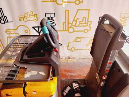 Horizontale orderpickers 2017  Jungheinrich ECE225HP (2)