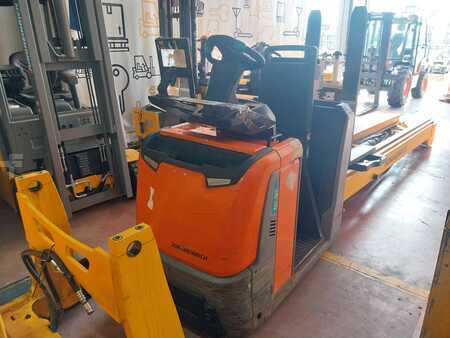 Horizontale orderpickers 2017  Jungheinrich ECE225HP (4)