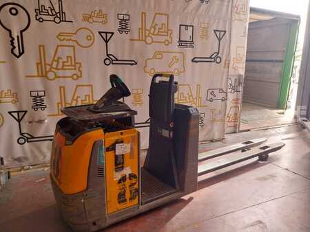 Horizontale orderpickers 2018  Jungheinrich ECE225HP (6)