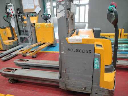 Ruční vysokozdvižný vozík 2019  Jungheinrich EJD220 (1)