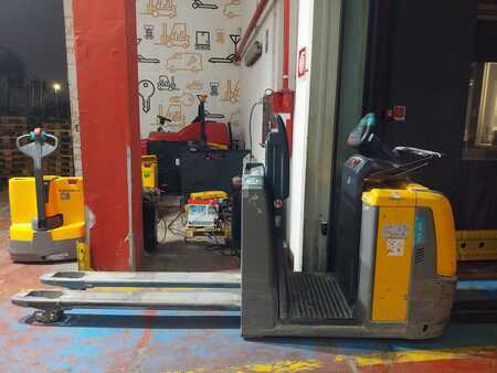 Horizontale orderpickers 2019  Jungheinrich ECE 225 (1)