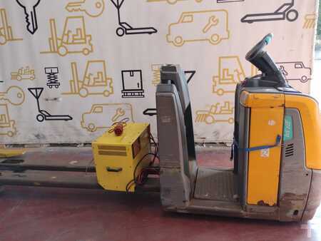 Horizontale orderpickers 2020  Jungheinrich ECE 225 (1)