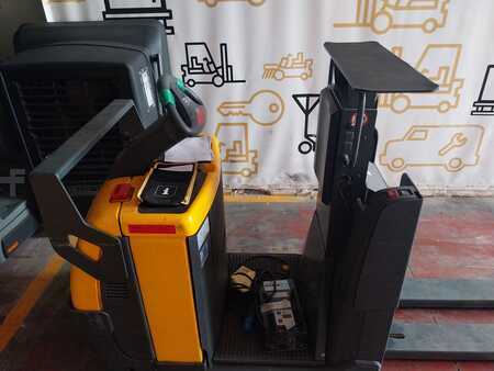 Horizontale orderpickers 2015  Jungheinrich ECE225HP (4)