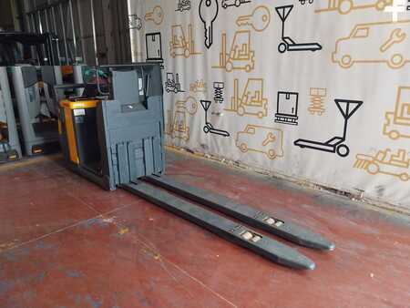 Horizontale orderpickers 2015  Jungheinrich ECE225HP (5)