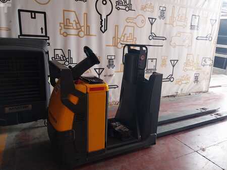 Horizontale orderpickers 2015  Jungheinrich ECE225HP (6)