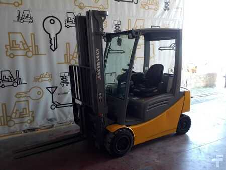 4-wiel elektrische heftrucks 2017  Jungheinrich EFG 320 (5)