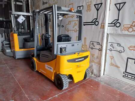 4-wiel elektrische heftrucks 2018  Jungheinrich EFG 320 (5)