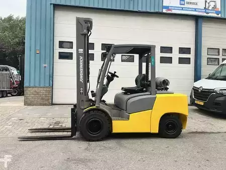 Gas truck 2013  Jungheinrich TFG435 (1)