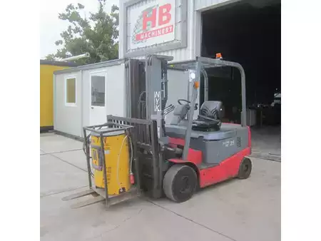El Truck - 4-hjul 2007  Nichiyu Heftruck FPC25PN, elek., triplex, side shift, hydro vorkverstelling. (1)