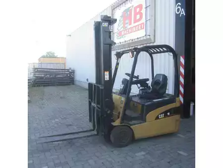 Eléctrico - 3 rodas 2006  CAT Lift Trucks EP16NT, elektrisch, duplomast, side shift. (1)