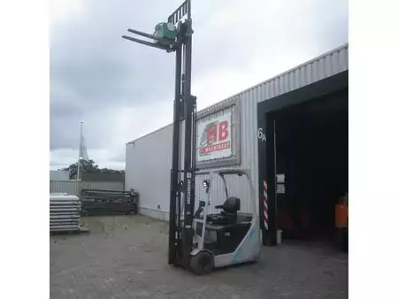 Chariots électriques à 3 roues 2017  Unicarriers L18Q, elek., triplomast, side shift. (5)