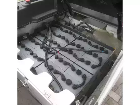 Chariots électriques à 3 roues 2017  Unicarriers L18Q, elek., triplomast, side shift. (6)