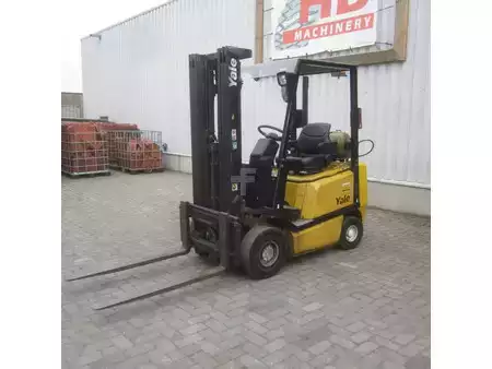 LPG VZV 2005  Yale Heftruck GLP16, LPG-gas, triplex, side shift, container mast. (1)