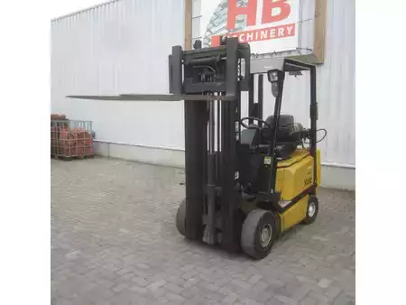 LPG VZV 2005  Yale Heftruck GLP16, LPG-gas, triplex, side shift, container mast. (5)