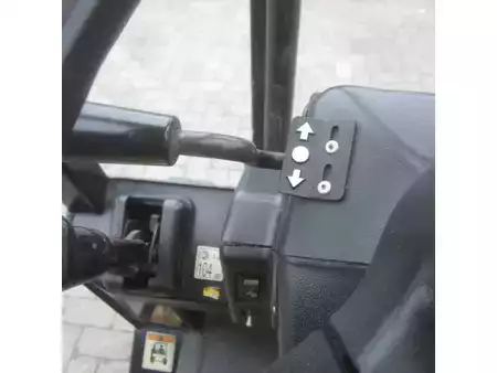 LPG VZV 2005  Yale Heftruck GLP16, LPG-gas, triplex, side shift, container mast. (9)