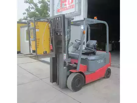 Elektryczne 4-kołowe 2007  Nichiyu Heftruck FPC25PN, elek., triplex, side shift, hydro vorkverstelling. (4)