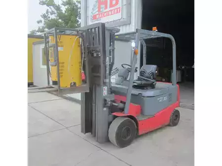 Elektromos 4 kerekű 2007  Nichiyu Heftruck FPC25PN, elek., triplex, side shift, hydro vorkverstelling. (4)