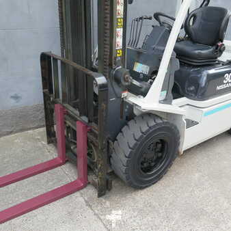 Carrelli elevatori diesel 2016  Unicarriers YG1D2A30Q (2)