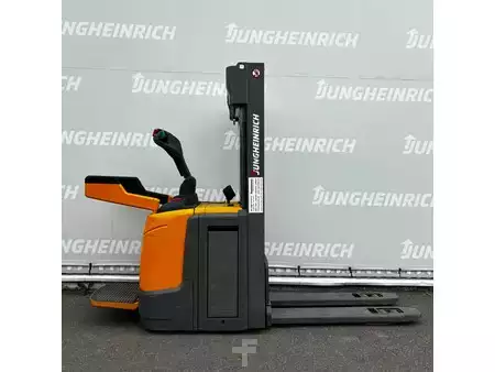 VZV s plošinou pro řidiče 2017  Jungheinrich ERC 214z 4300DZ (1)