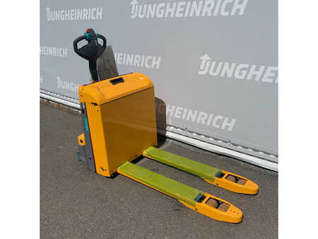 Porta-paletes elétrico 2023  Jungheinrich EJE 114 1150mm (1)