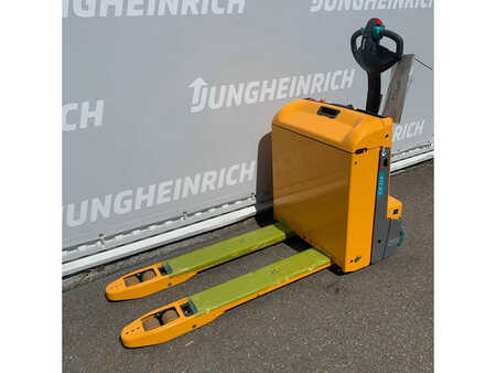 Porta-paletes elétrico 2023  Jungheinrich EJE 114 1150mm (7)
