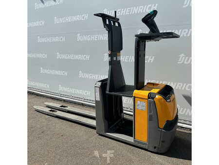 Vertikální vychystávací vozík 2017  Jungheinrich ECE 225HP-LJ 2400mm (4)