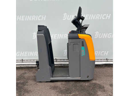 Chariots tracteurs 2020  Jungheinrich EZS 130 (1)