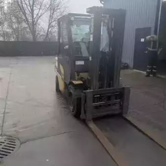 Propane Forklifts 2012  Yale GLP070 (1)