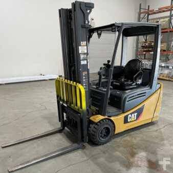 Chariot 4 roues électrique 2016  CAT Lift Trucks 2ET4000 (1)