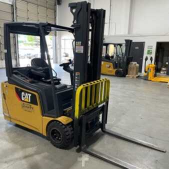 Chariot 4 roues électrique 2016  CAT Lift Trucks 2ET4000 (4)