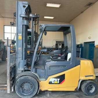 Eléctrica de 4 ruedas 2018  CAT Lift Trucks 2EP11000 (1)