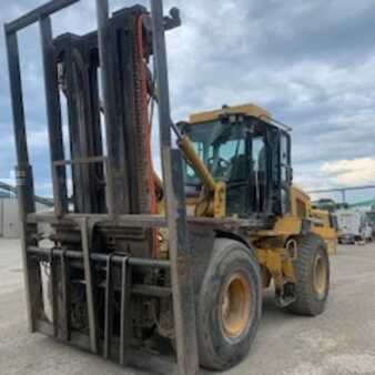 Rough Terrain Forklifts CAT Lift Trucks 938K-MASTED LOADER
