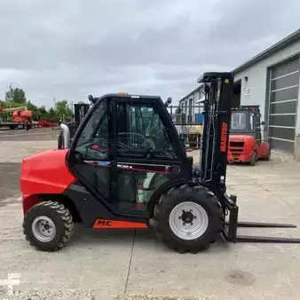 Montacargas Todo Terreno 2024  Manitou MC30-4 (1)