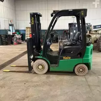 Diesel Forklifts  Yale GTP030VX (1)