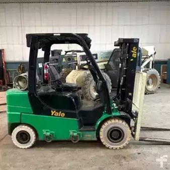 Montacargas diésel 2016  Yale GTP050LX (1)