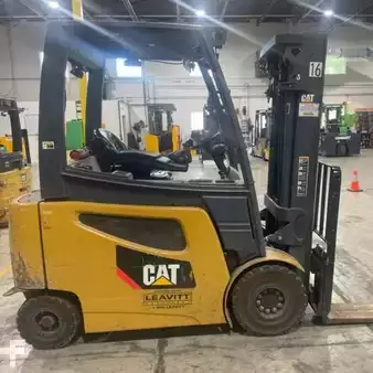 4-Wheel Electric  CAT Lift Trucks 2EPC5000 (1)