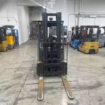 4-Wheel Electric  CAT Lift Trucks 2ETC3500 (1)