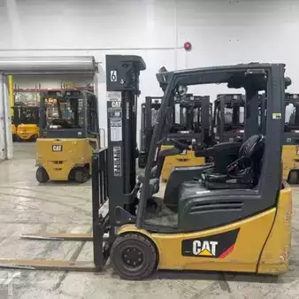4-Wheel Electric  CAT Lift Trucks 2ETC3500 (1)