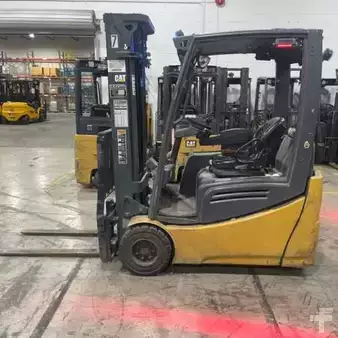 4-Wheel Electric  CAT Lift Trucks 2ETC3500 (1)