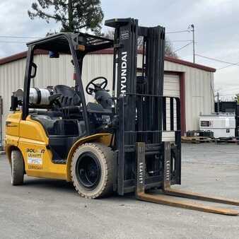 Montacargas GLP 2018  Hyundai 30L-9A (1)