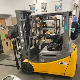 Montacargas diésel 2017  Jungheinrich EFG 220 (1)