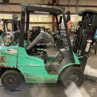 Propane Forklifts 2015  Mitsubishi FG25N (1)