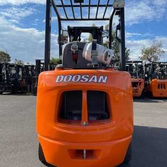 Propane Forklifts 2018  Doosan GC30P-5 (2)