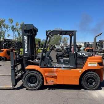 Montacargas diésel 2021  Doosan D70S-7 (1)